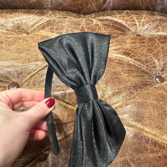 Elegant Black and Silver Headband Set - Picture 6 of 6